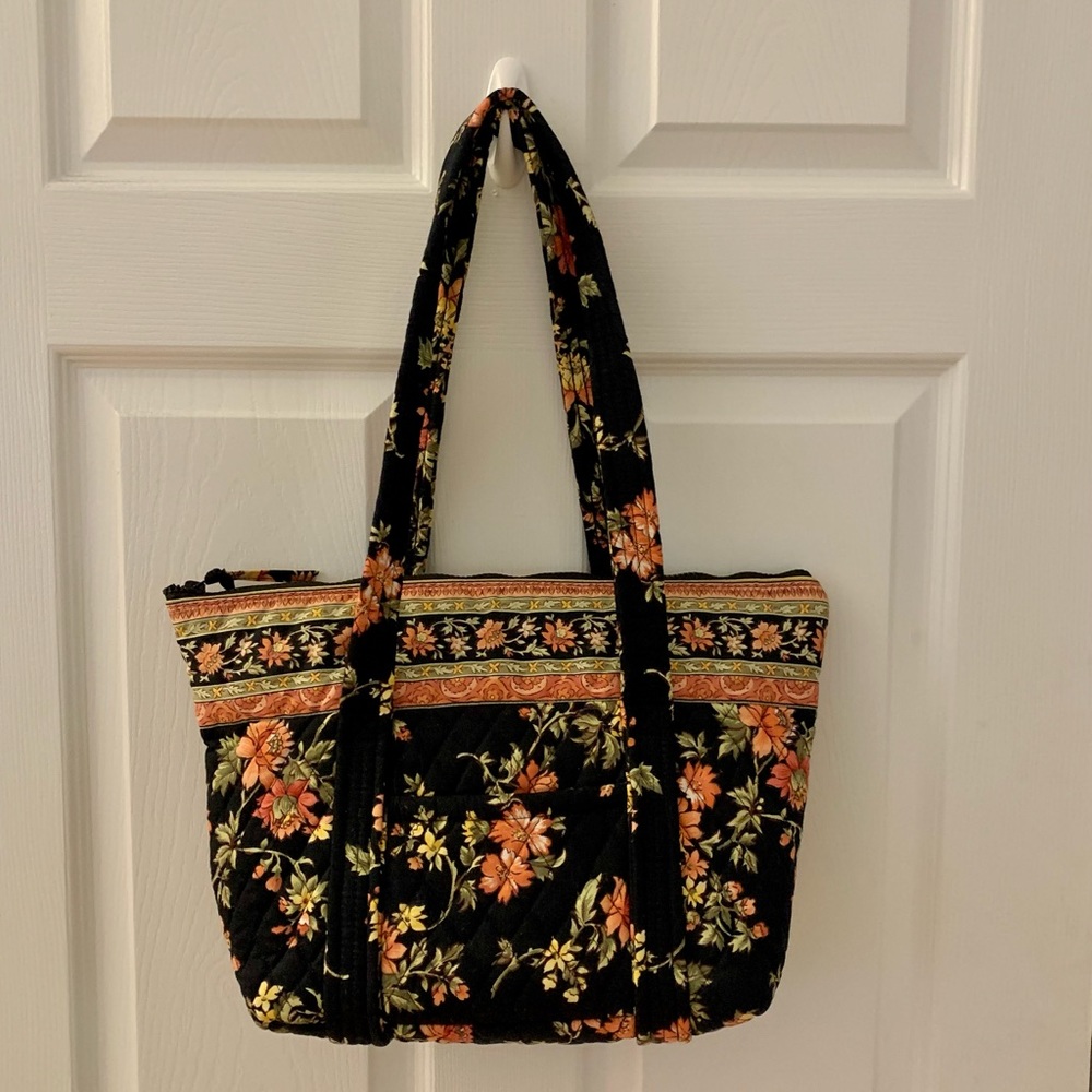 Quilted Tote with Zipper.